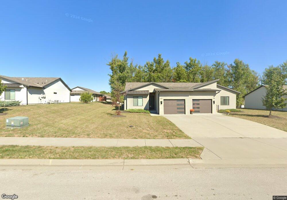 104 E Pine St, Raymore, MO 64083 - photo 1