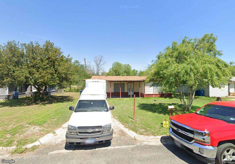 1517 E Bowie St, Beeville, TX 78102 - photo 1