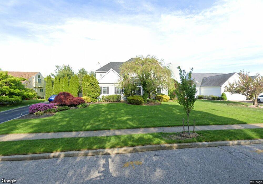 175 Hayrick Ln, ComMacK, NY 11725 - photo 1