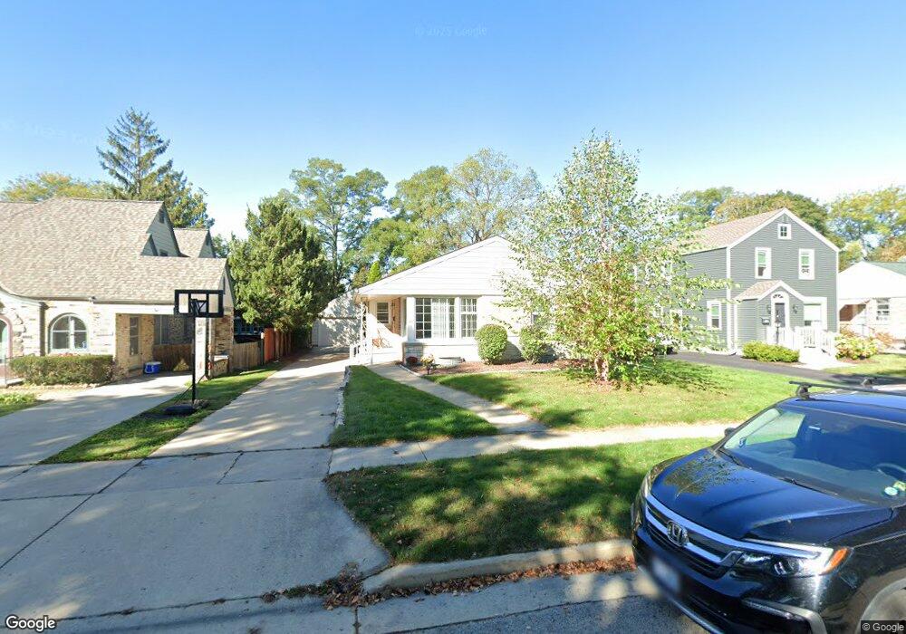 122 N Maple Terrace, Oconomowoc, WI 53066 - photo 1