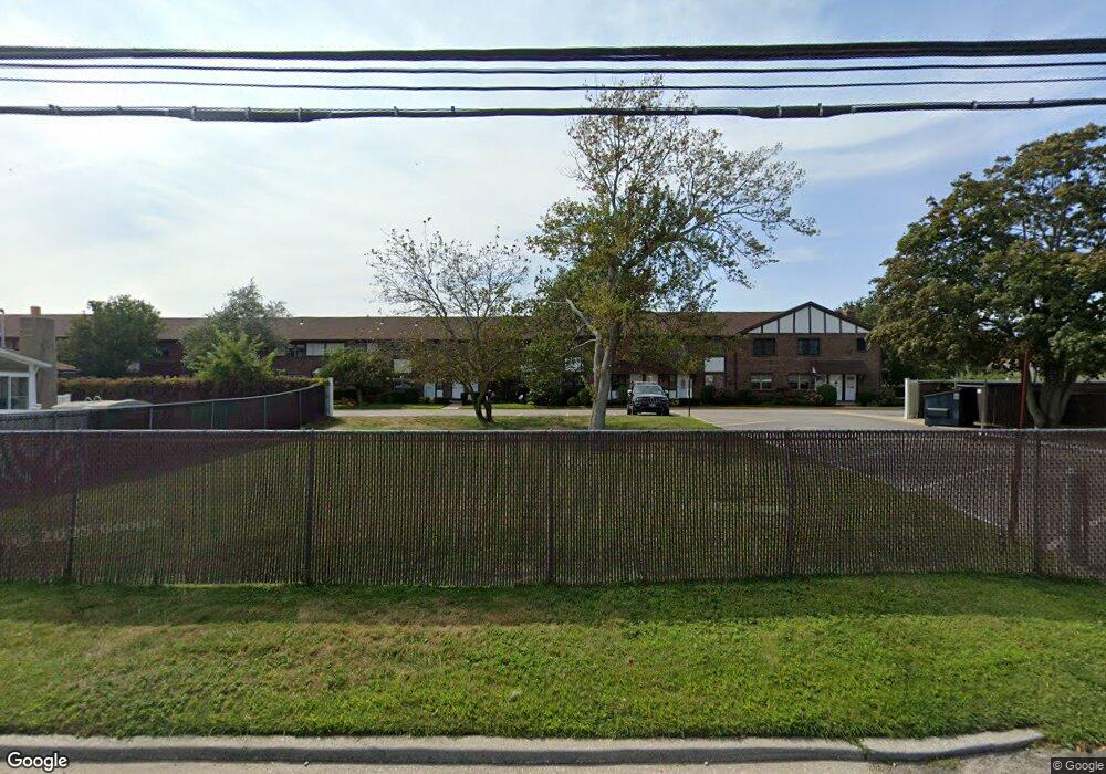 103 Mariners Way unit 103, Copiague, NY 11726 - photo 1