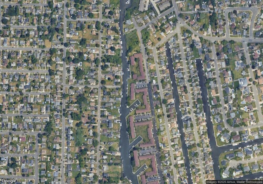 206 Mariners Way unit 206, Copiague, NY 11726 - photo 1