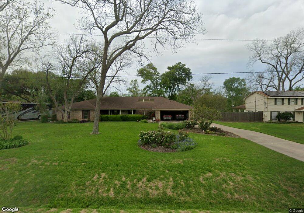 256 Nueces St, Bay City, TX 77414 - photo 1