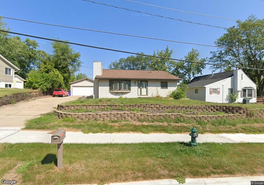 3208 O Ave NW, Cedar Rapids, IA 52405 - photo 1