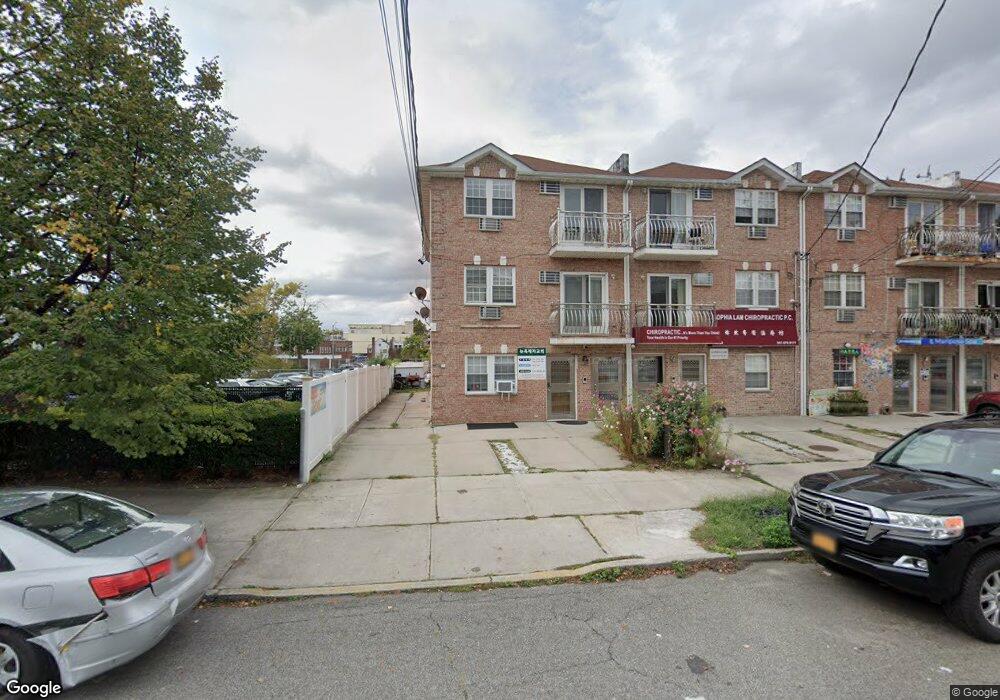 43-24 215th St unit 3 Fl, Bayside, NY 11361 - photo 1