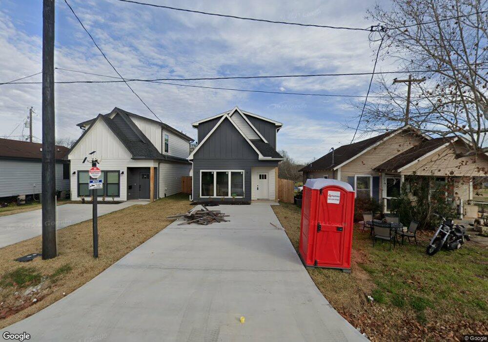 2107 Avenue B, Rosenberg, TX 77471 - photo 1