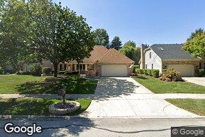 709 S Whispering Hills Dr, Naperville, IL 60540