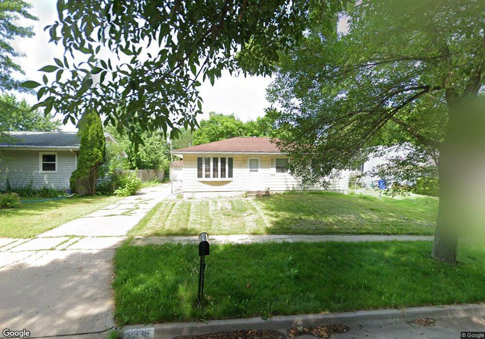 2336 Lori Dr SW, Cedar Rapids, IA 52404 - photo 1