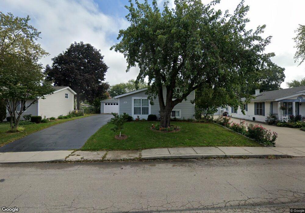 1247 Navajo Dr, Carpentersville, IL 60110 - photo 1