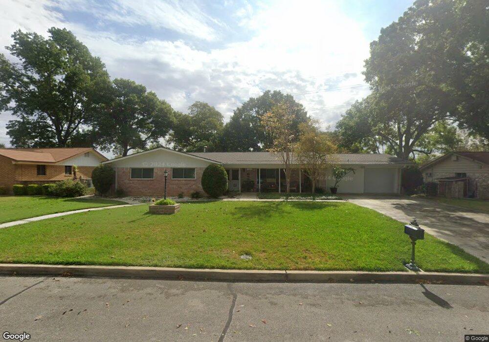 1174 Hillcrest Dr, New Braunfels, TX 78130 - photo 1