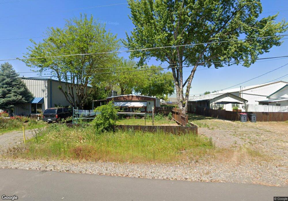 925 Lawnsdale Rd, Medford, OR 97504 - photo 1