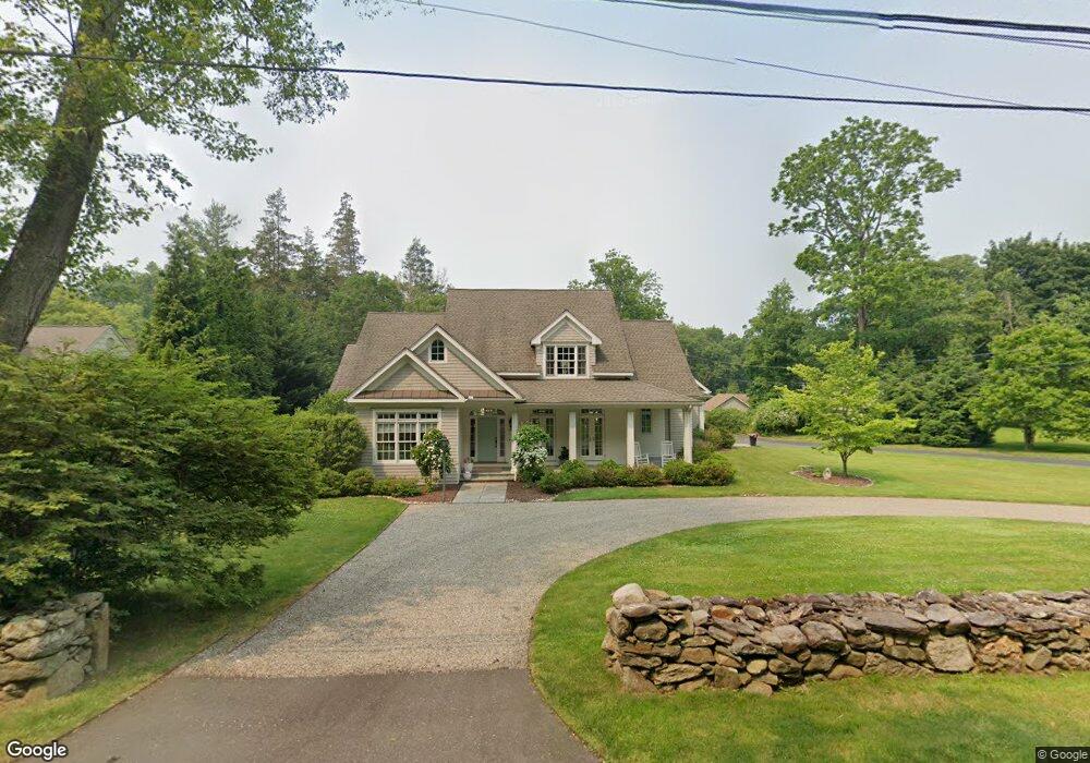 945 Round Hill Rd, Fairfield, CT 06824 - photo 1