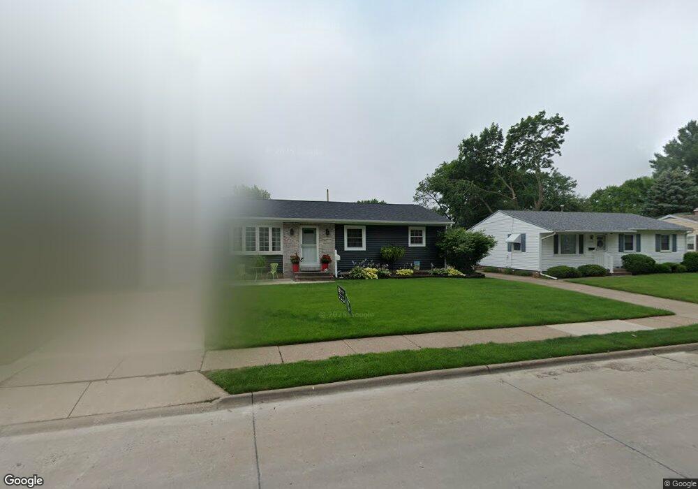 2151 W 36th St, Davenport, IA 52806 - photo 1