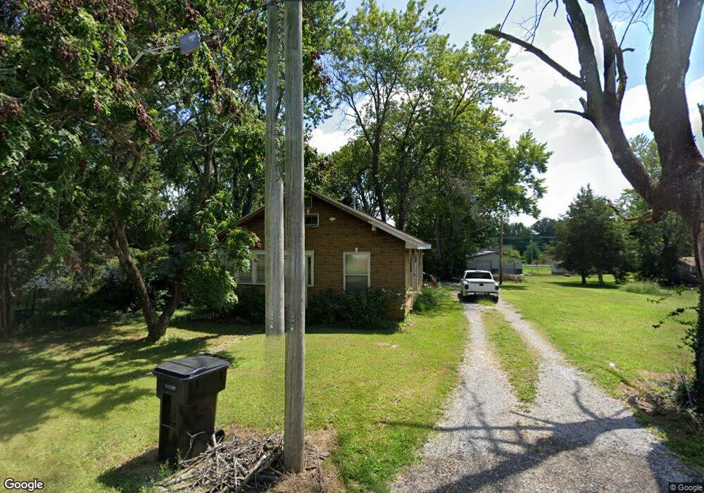 1005 Cedar St, Harrisburg, IL 62946 - photo 1