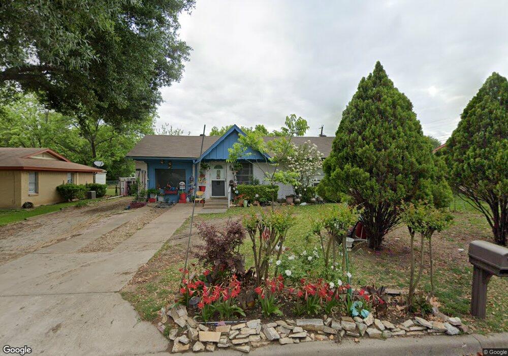 1402 Nichols St, Ennis, TX 75119 - photo 1