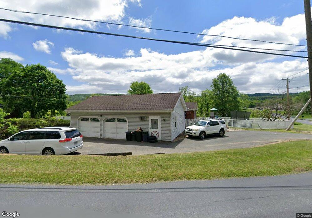 719 Franklin St, Alburtis, PA 18011 - photo 1