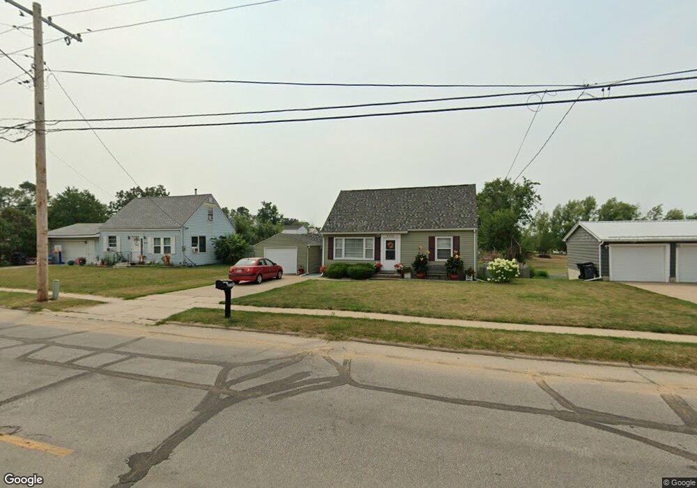 2732 J St SW, Cedar Rapids, IA 52404 - photo 1