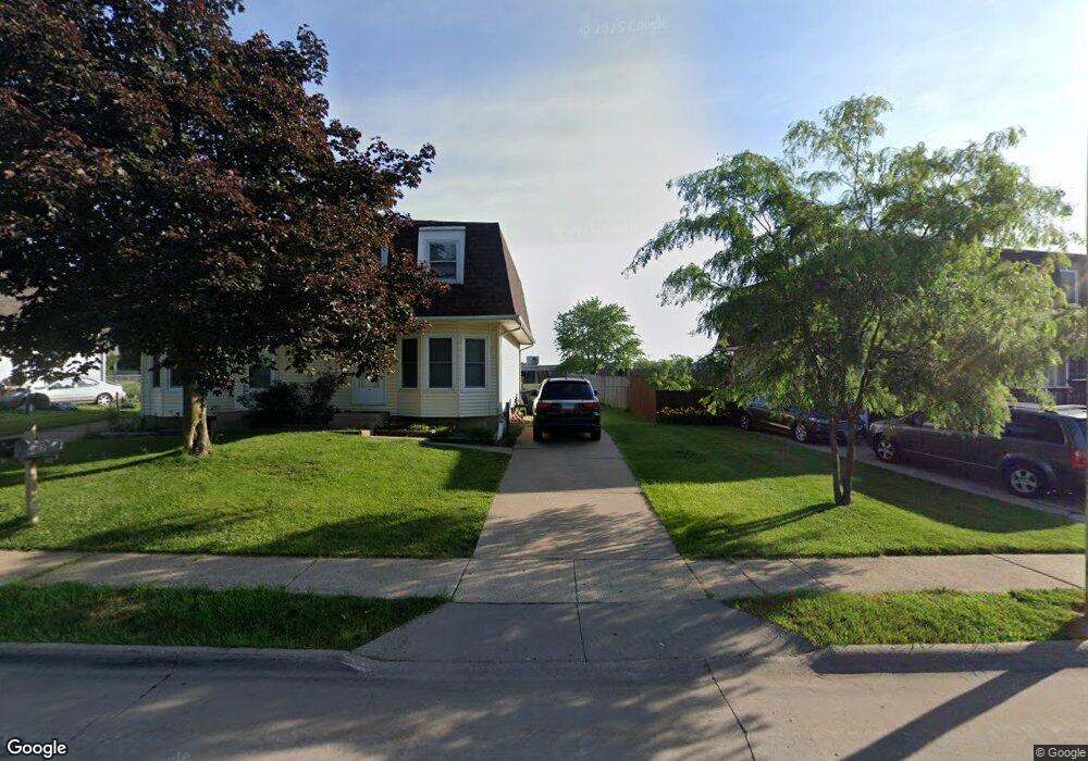 2356 W 54th St unit 2358 W 54th, Davenport, IA 52806 - photo 1