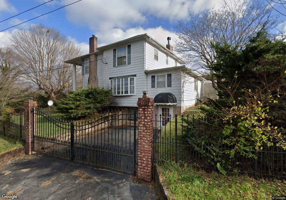 718 Hiwassee Hill Dr, Johnson City, TN 37601 - photo 1