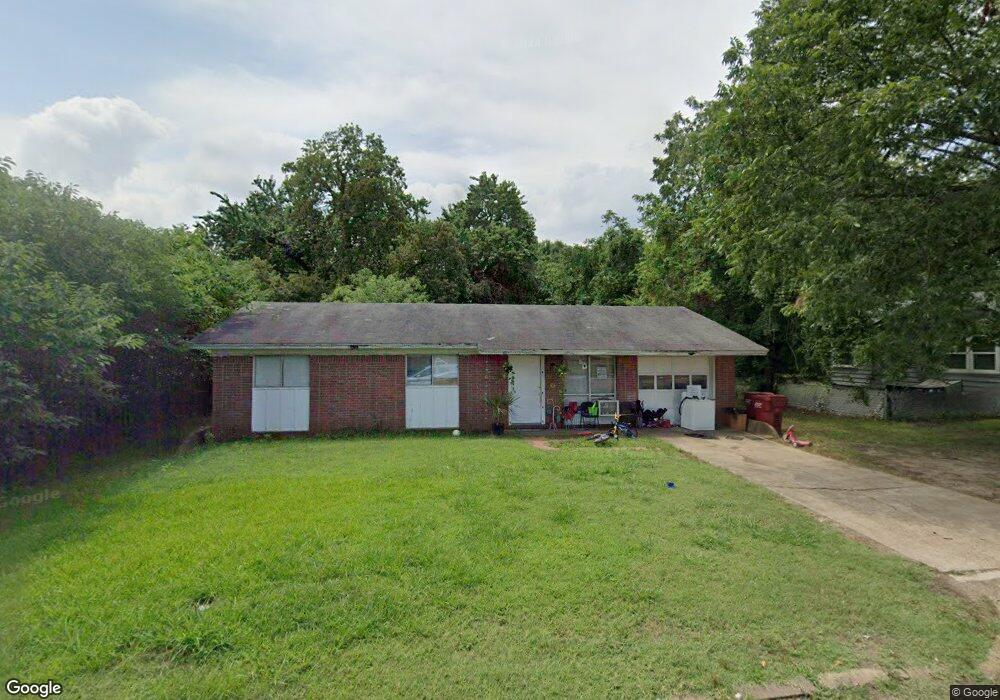 706 E Bluff St, Hugo, OK 74743 - photo 1