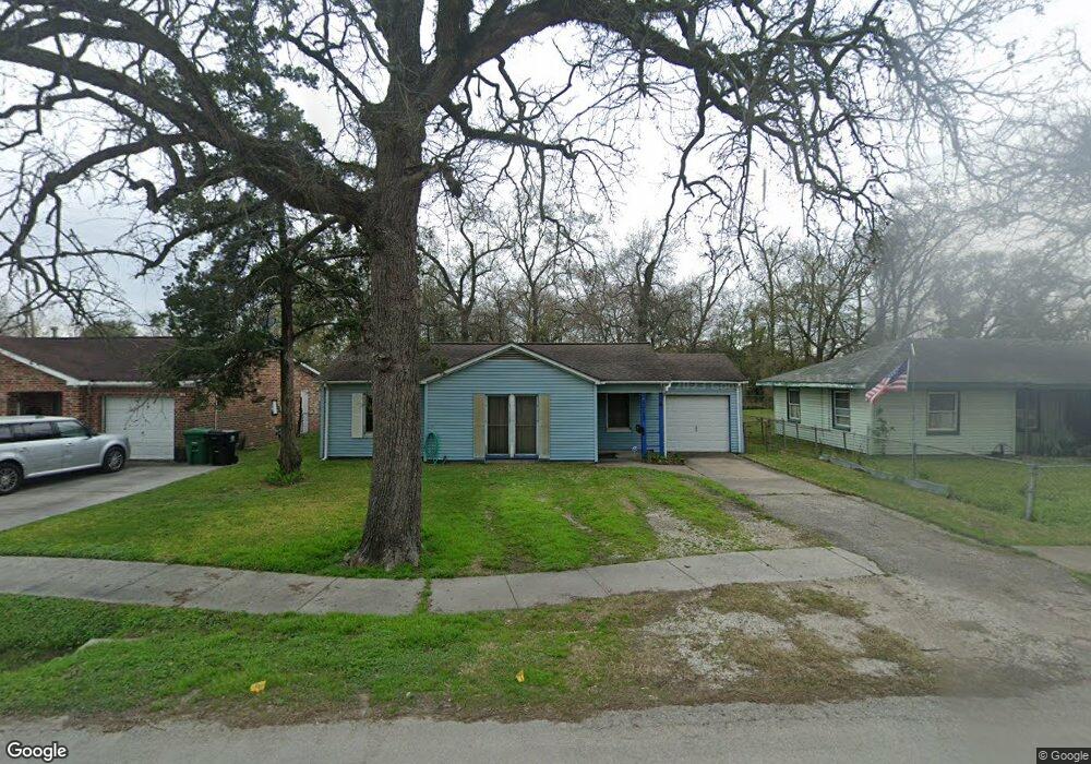 7713 Roswell St, Houston, TX 77022 - photo 1