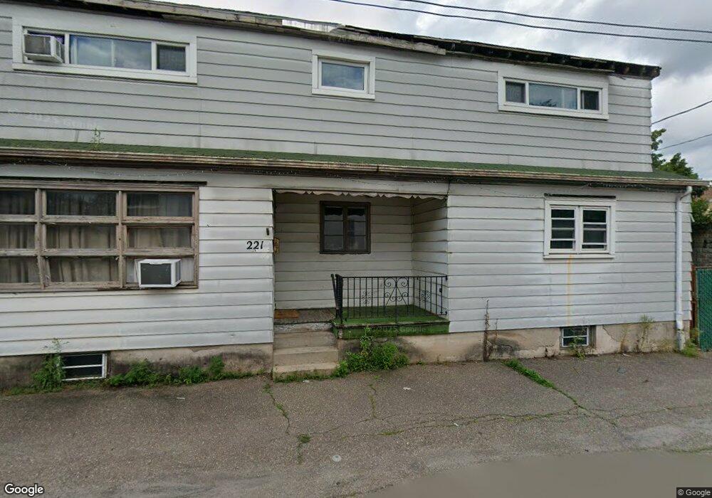 221 E Chapel St, Hazleton, PA 18201 - photo 1