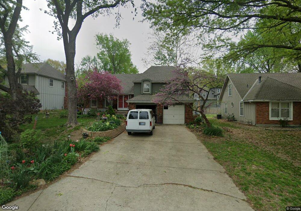 8107 Bradshaw St, Lenexa, KS 66215 - photo 1