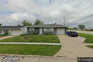 4 25th Ave SW, Cedar Rapids, IA 52404