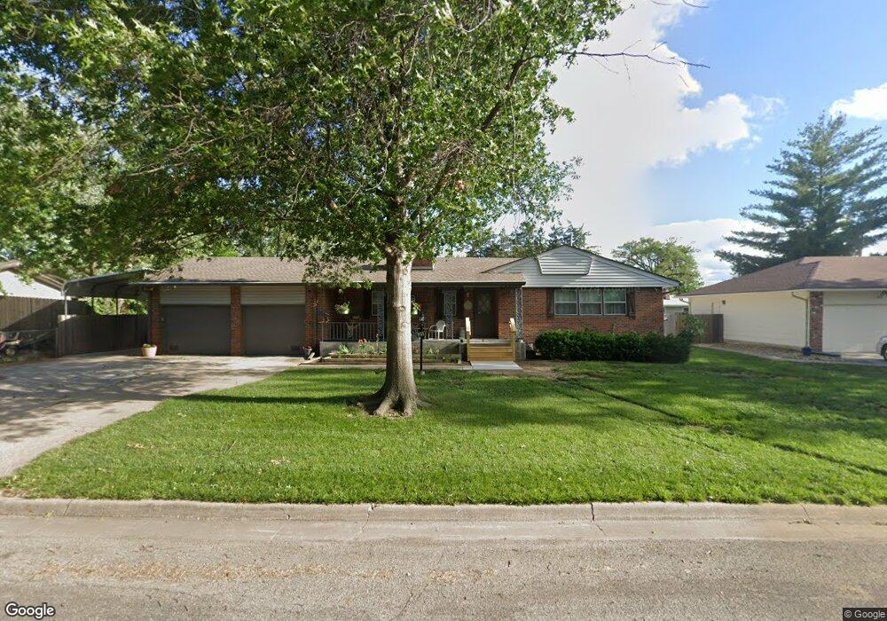 1821 SW 36th Terrace, Topeka, KS 66611 - photo 1