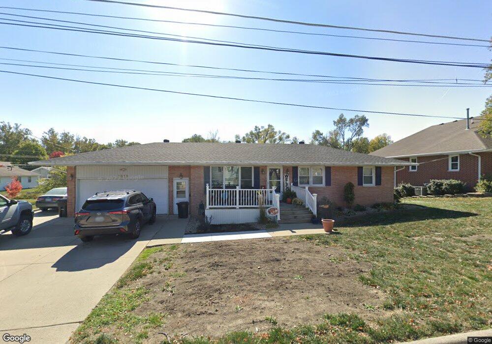 1319 S 6th Ave E, Newton, IA 50208 - photo 1