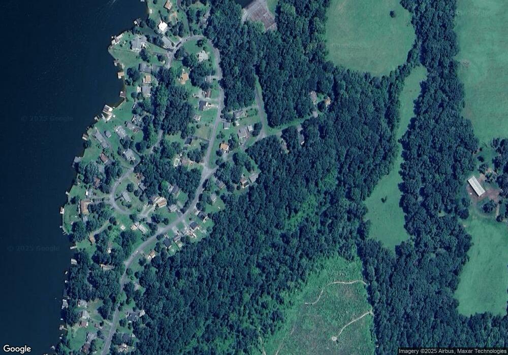 421 S Lakeshore Dr, Louisa, VA 23093 - photo 1