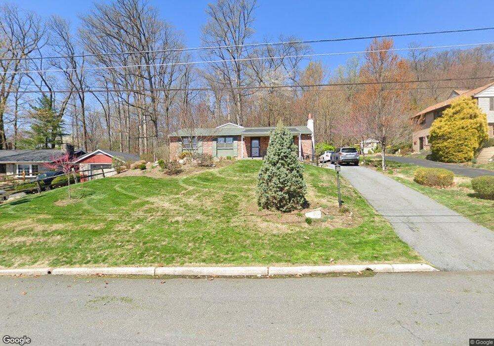 307 Blackwood Dr, Reading, PA 19606 - photo 1