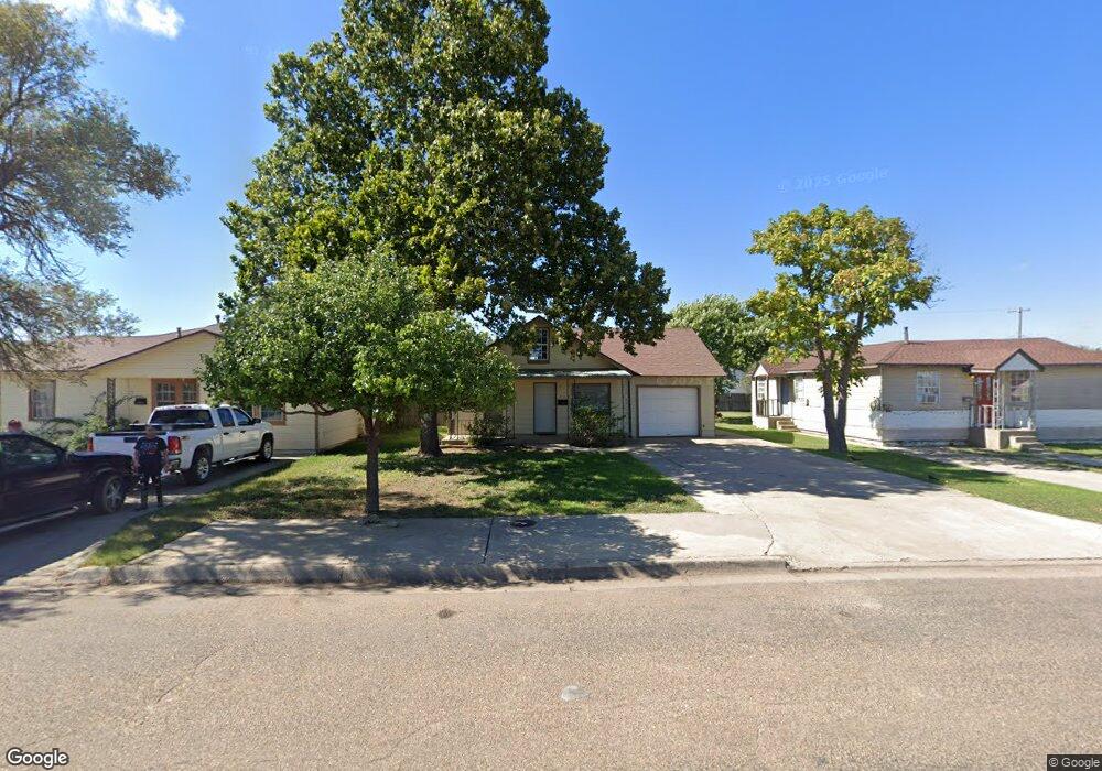 713 Spruce Ave, Dumas, TX 79029 - photo 1