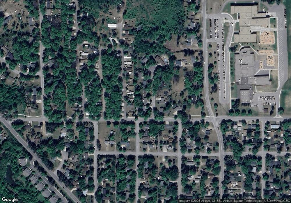 802 Oak Cir, Princeton, MN 55371 - photo 1