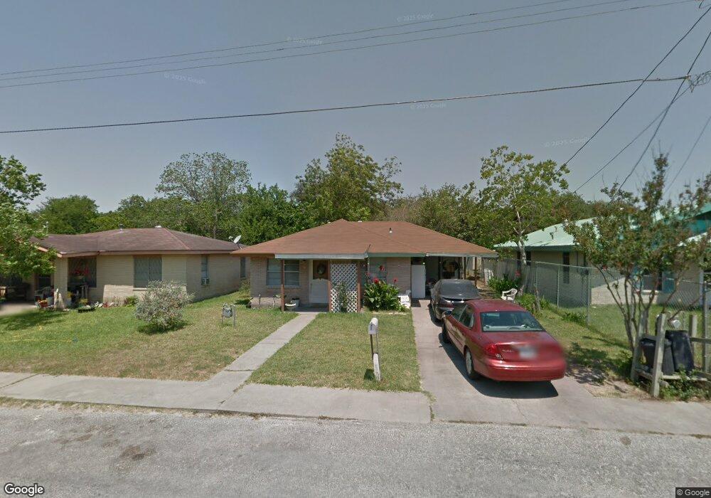 1102 W Hutchinson St, Beeville, TX 78102 - photo 1