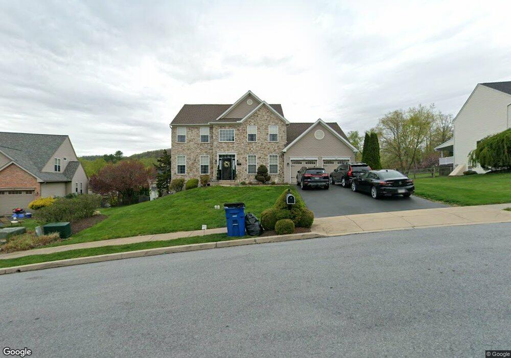 102 Limestone Dr, Reading, PA 19606 - photo 1