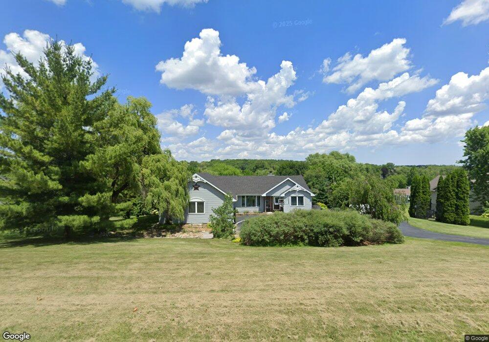 N49W27812 S Courtland Cir, Pewaukee, WI 53072 - photo 1