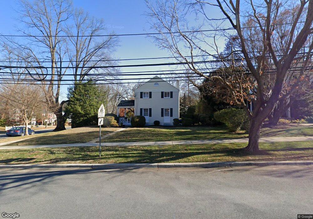 7609 Chelton Rd, Bethesda, MD 20814 - photo 1