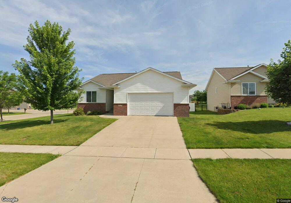4020 Banar Ave SW, Cedar Rapids, IA 52404 - photo 1