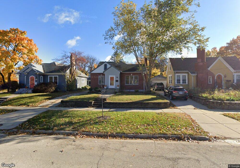 729 N Grove Ave, Elgin, IL 60120 - photo 1