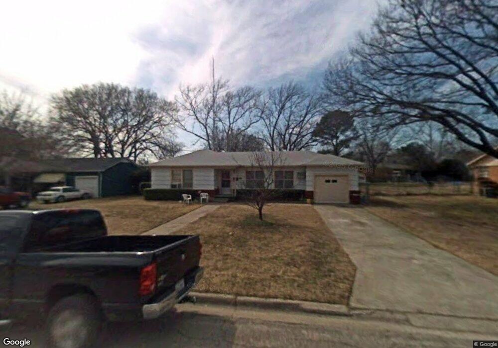 1213 N Howeth St, Gainesville, TX 76240 - photo 1