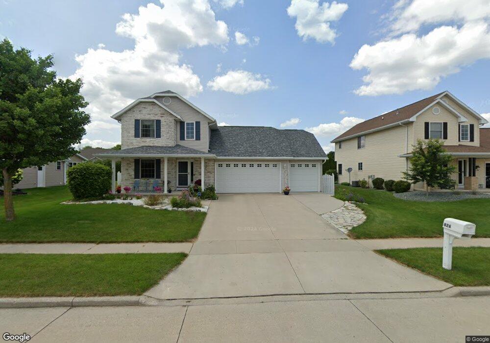 826 River Bluff Dr, Manitowoc, WI 54220 - photo 1