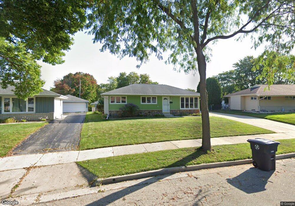 W152N8336 Elm Ln, Menomonee Falls, WI 53051 - photo 1