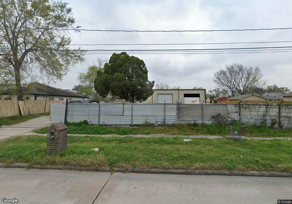 844 N Victory Dr, Houston, TX 77088 - photo 1