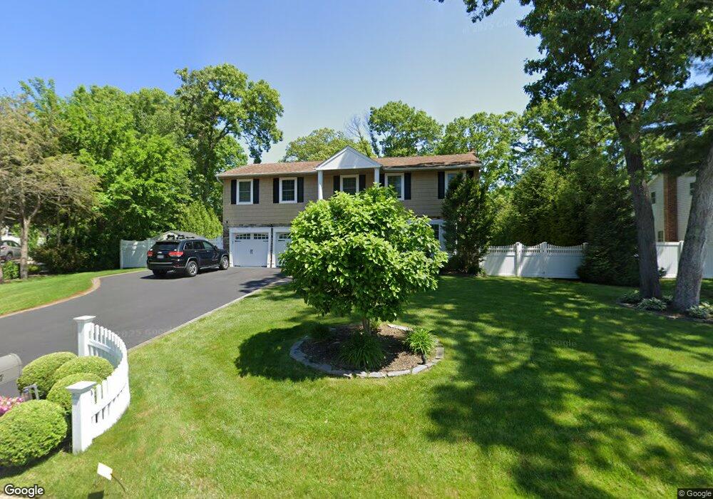 17 Ron Ct, ComMacK, NY 11725 - photo 1
