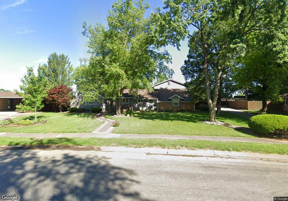 312 Crestview Dr, Mattoon, IL 61938 - photo 1