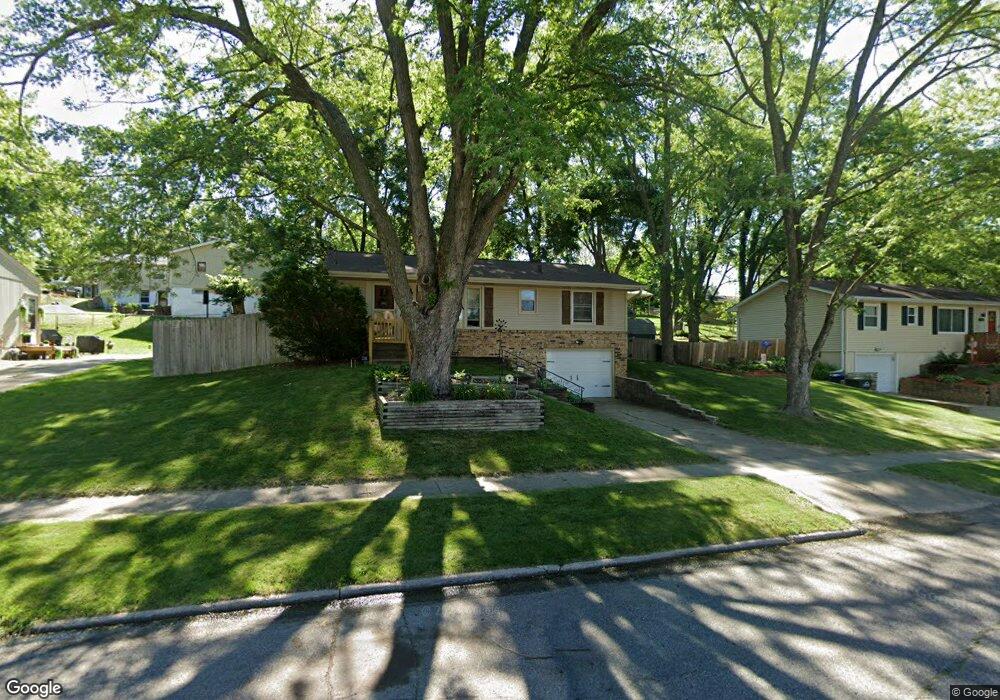 4217 SE 10th St, Des Moines, IA 50315 - photo 1