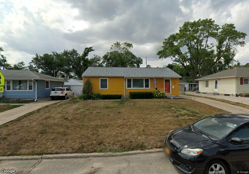 501 35th St SE, Cedar Rapids, IA 52403 - photo 1