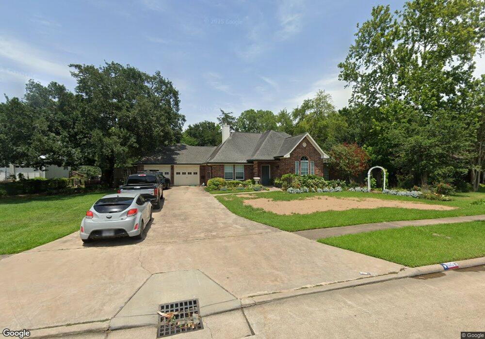 1015 E Adoue St, Alvin, TX 77511 - photo 1