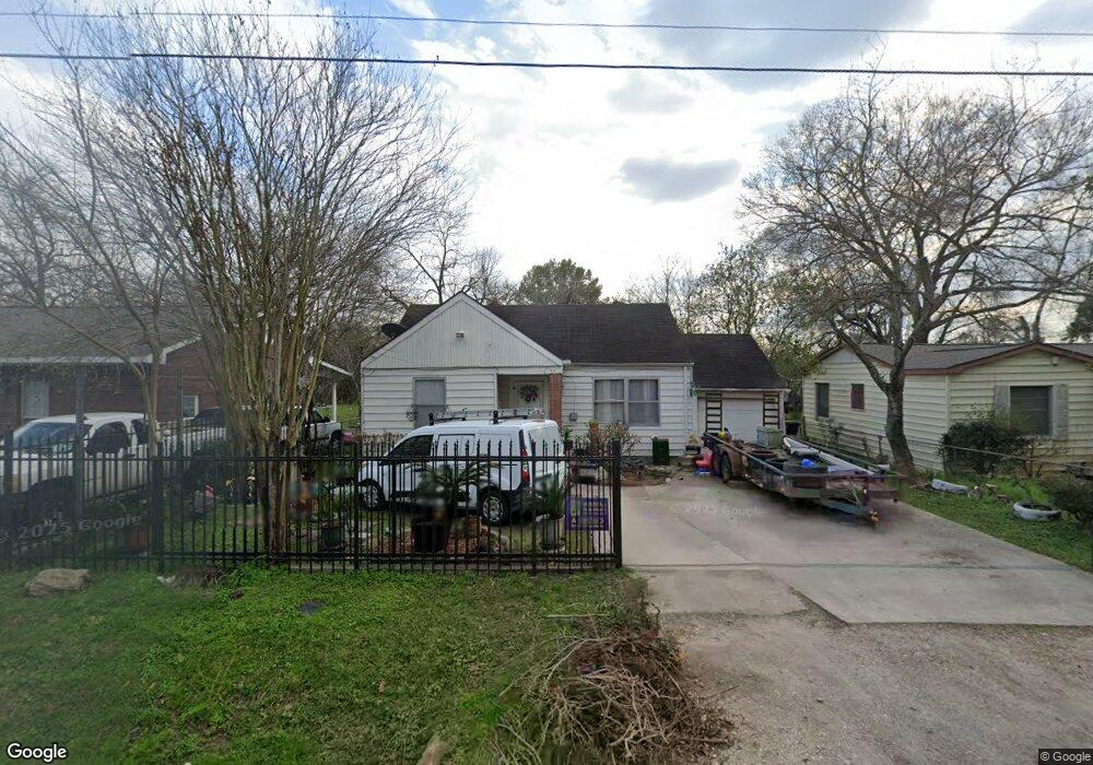 402 Dorchester St, Houston, TX 77022 - photo 1